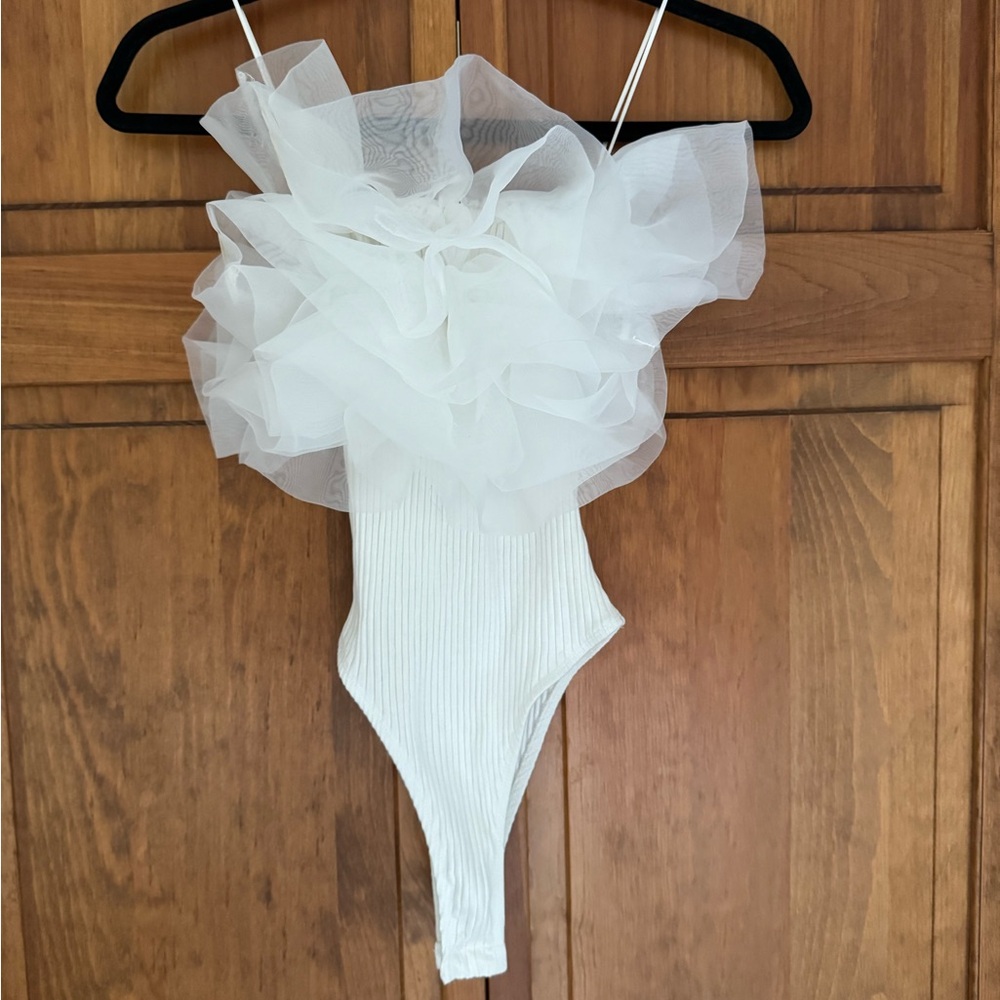 NWT Zara White Organza Ruffled Sleeveless Body Suit Size S